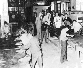 Το εφαρμοστήριο του μηχανουργείου. Επίδειξη της τέχνης σε επισκέπτες.