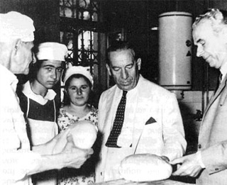 Φούρνος - επίσκεψη επισήμου.