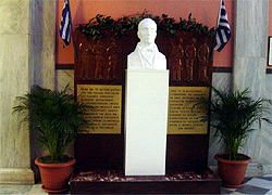 Προτομή Ιωάννη Παπάφη στο Παπάφειο